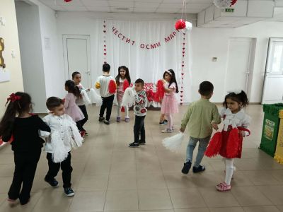 С любов за мама - ДГ Мечо Пух - Долни Чифлик