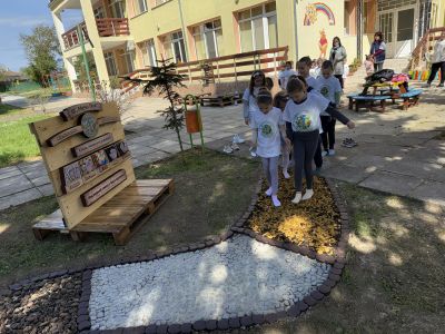 Сензорната еко пътека  малка стъпка, голяма промяна - ДГ Мечо Пух - Долни Чифлик
