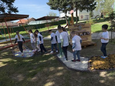 Сензорната еко пътека  малка стъпка, голяма промяна - ДГ Мечо Пух - Долни Чифлик