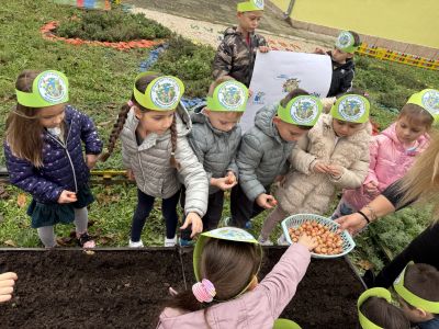 Био-мисия "Да посеем семенца-да отгледаме растения" - ДГ Мечо Пух - Долни Чифлик