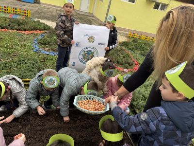 Био-мисия "Да посеем семенца-да отгледаме растения" - ДГ Мечо Пух - Долни Чифлик